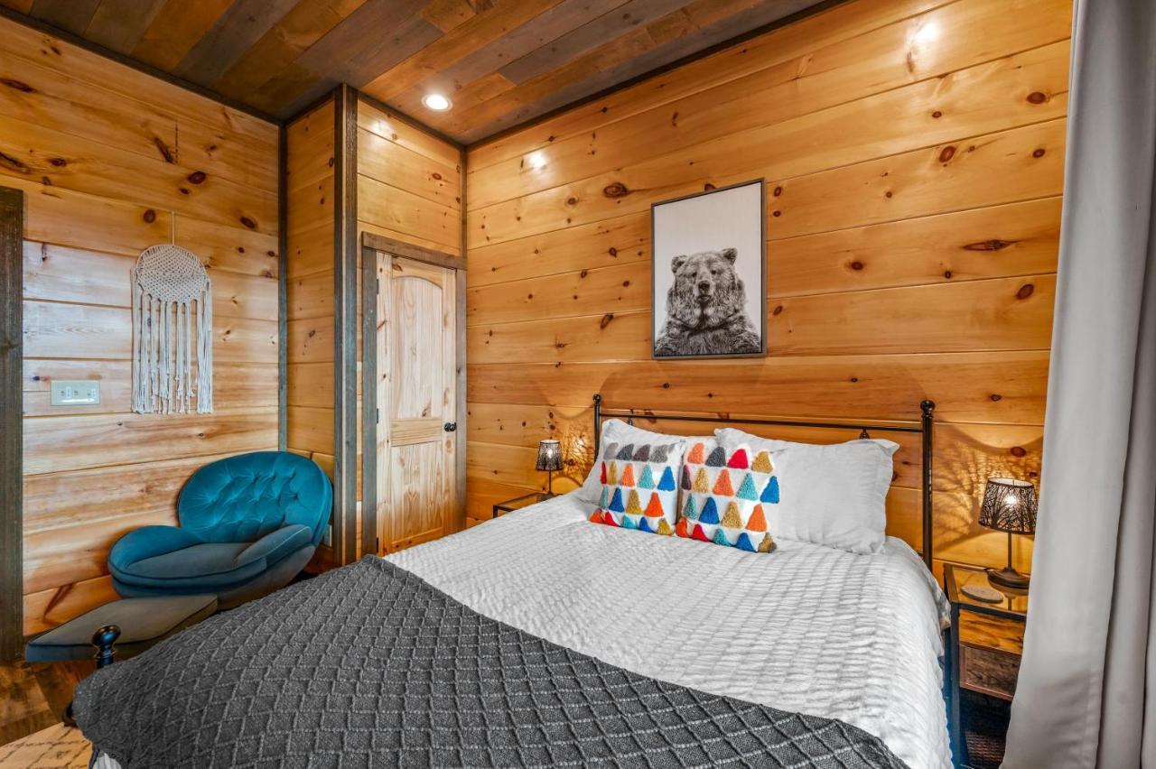 The Overlook - '21 Cabin - Gorgeous Unobstructed Views - Fire Pit Table - Gamerm - Hottub - Xbox - Lots Of Bears Gatlinburg Εξωτερικό φωτογραφία