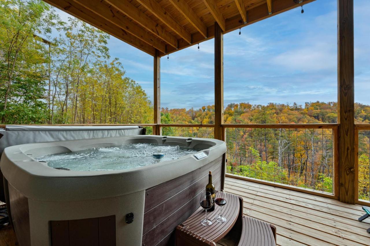 The Overlook - '21 Cabin - Gorgeous Unobstructed Views - Fire Pit Table - Gamerm - Hottub - Xbox - Lots Of Bears Gatlinburg Εξωτερικό φωτογραφία