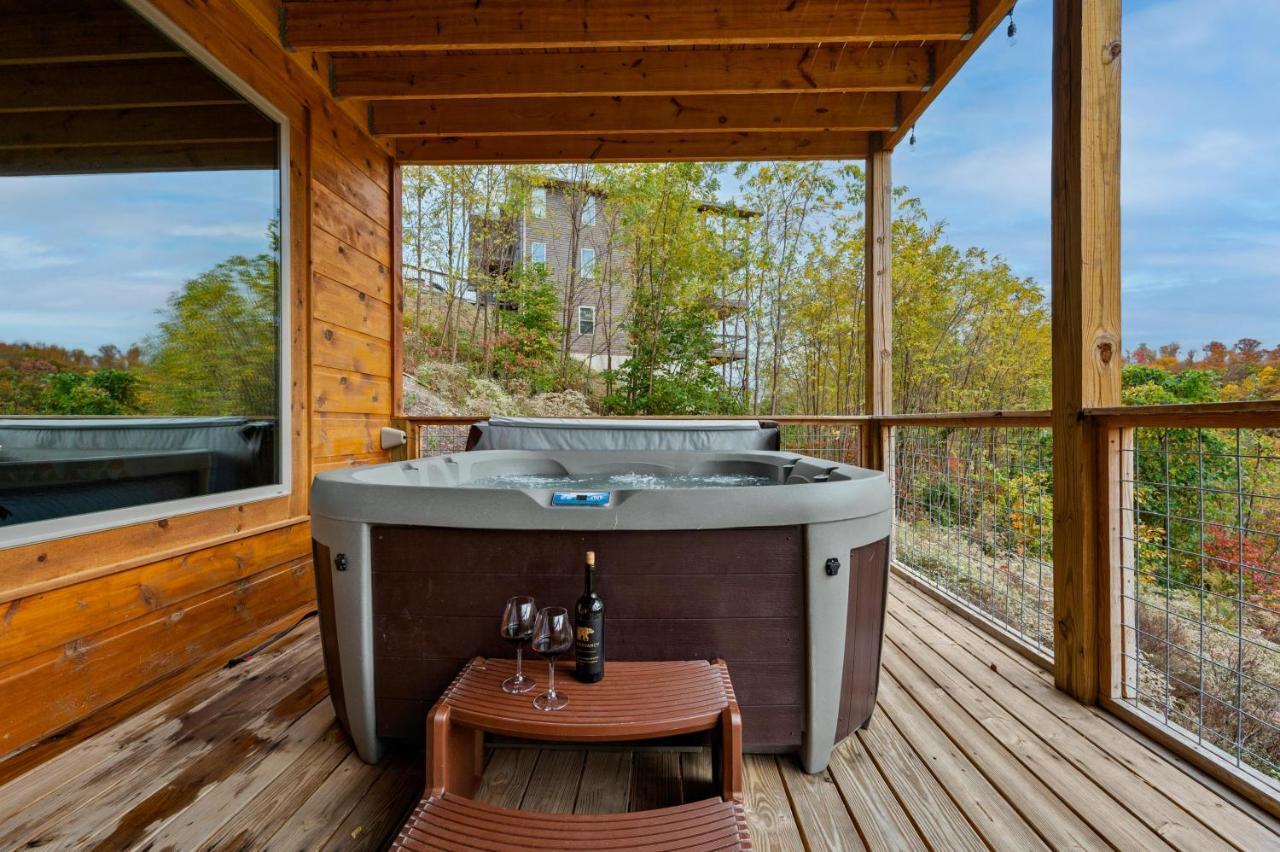 The Overlook - '21 Cabin - Gorgeous Unobstructed Views - Fire Pit Table - Gamerm - Hottub - Xbox - Lots Of Bears Gatlinburg Εξωτερικό φωτογραφία