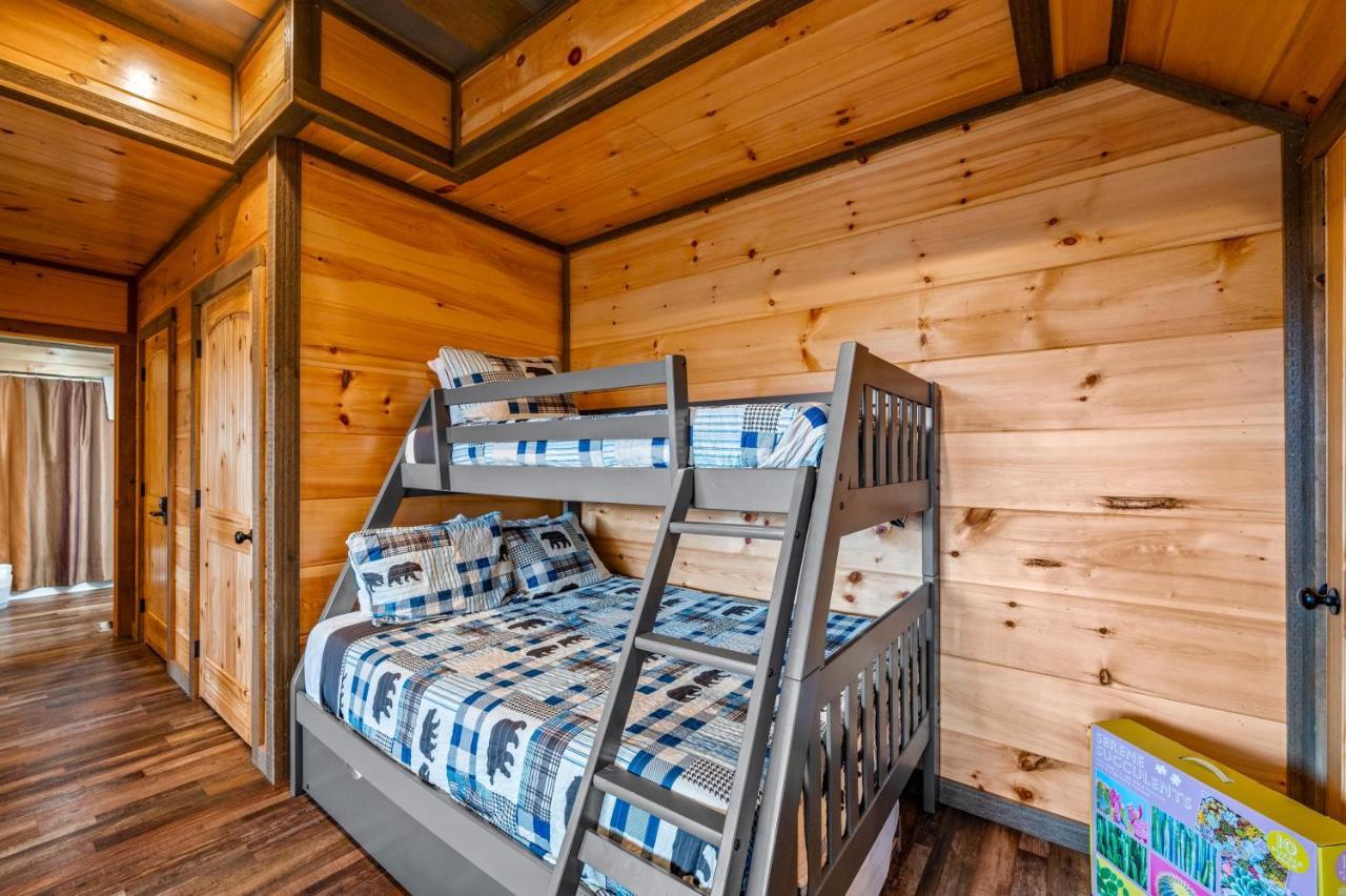 The Overlook - '21 Cabin - Gorgeous Unobstructed Views - Fire Pit Table - Gamerm - Hottub - Xbox - Lots Of Bears Gatlinburg Εξωτερικό φωτογραφία