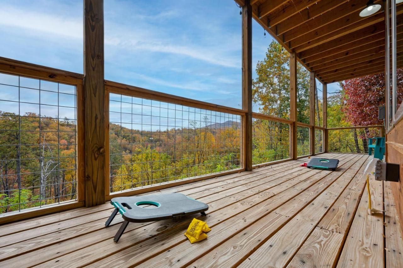 The Overlook - '21 Cabin - Gorgeous Unobstructed Views - Fire Pit Table - Gamerm - Hottub - Xbox - Lots Of Bears Gatlinburg Εξωτερικό φωτογραφία