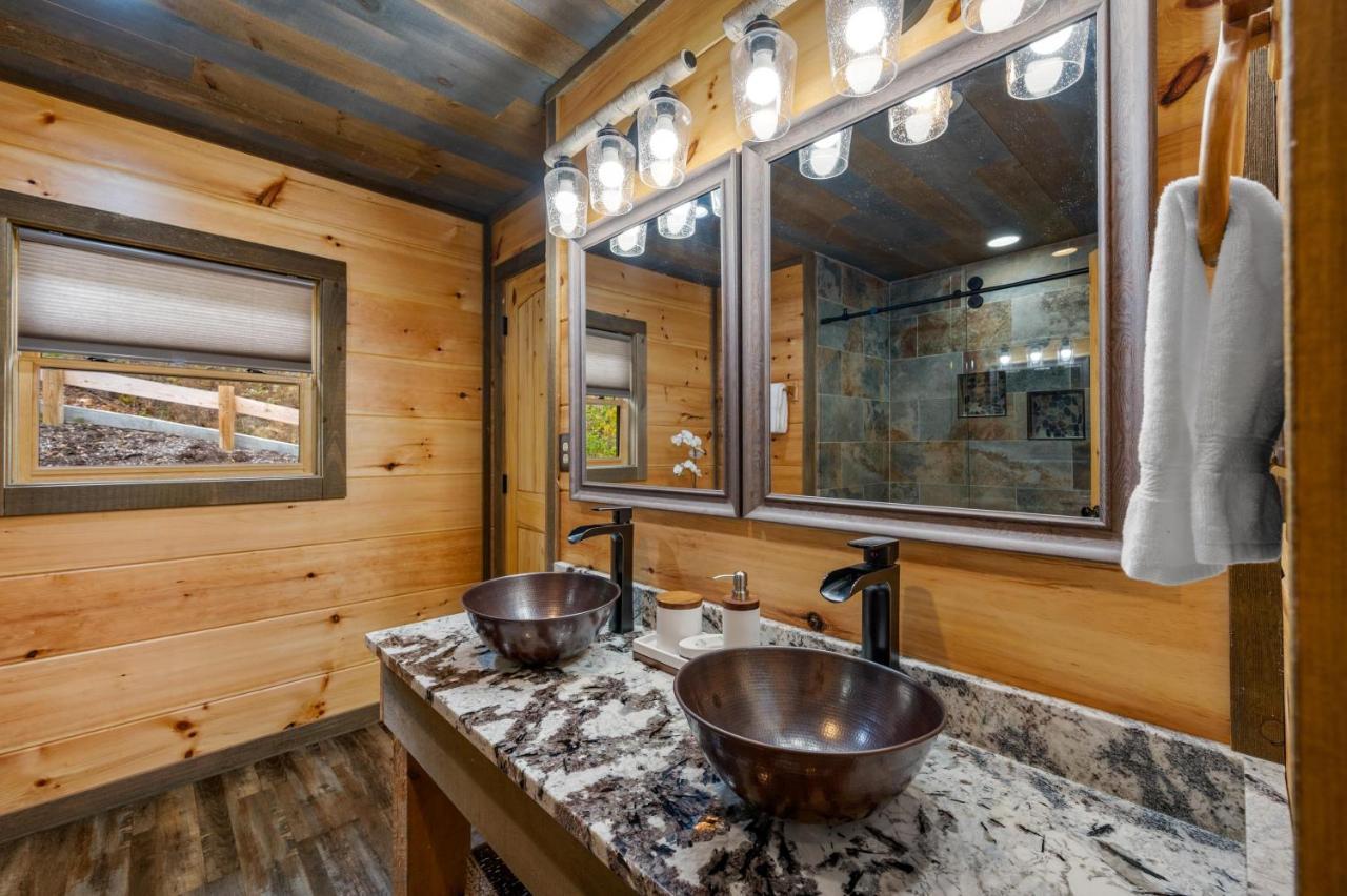 The Overlook - '21 Cabin - Gorgeous Unobstructed Views - Fire Pit Table - Gamerm - Hottub - Xbox - Lots Of Bears Gatlinburg Εξωτερικό φωτογραφία