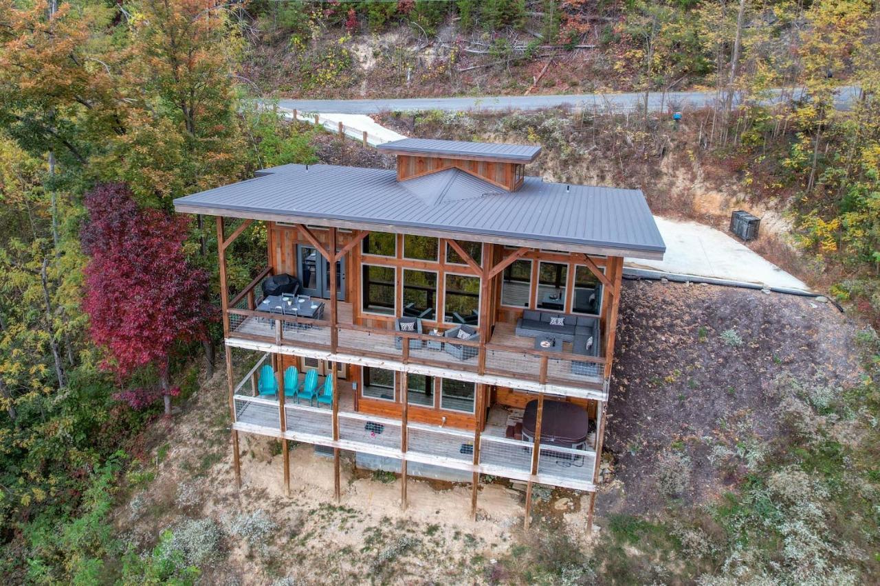 The Overlook - '21 Cabin - Gorgeous Unobstructed Views - Fire Pit Table - Gamerm - Hottub - Xbox - Lots Of Bears Gatlinburg Εξωτερικό φωτογραφία